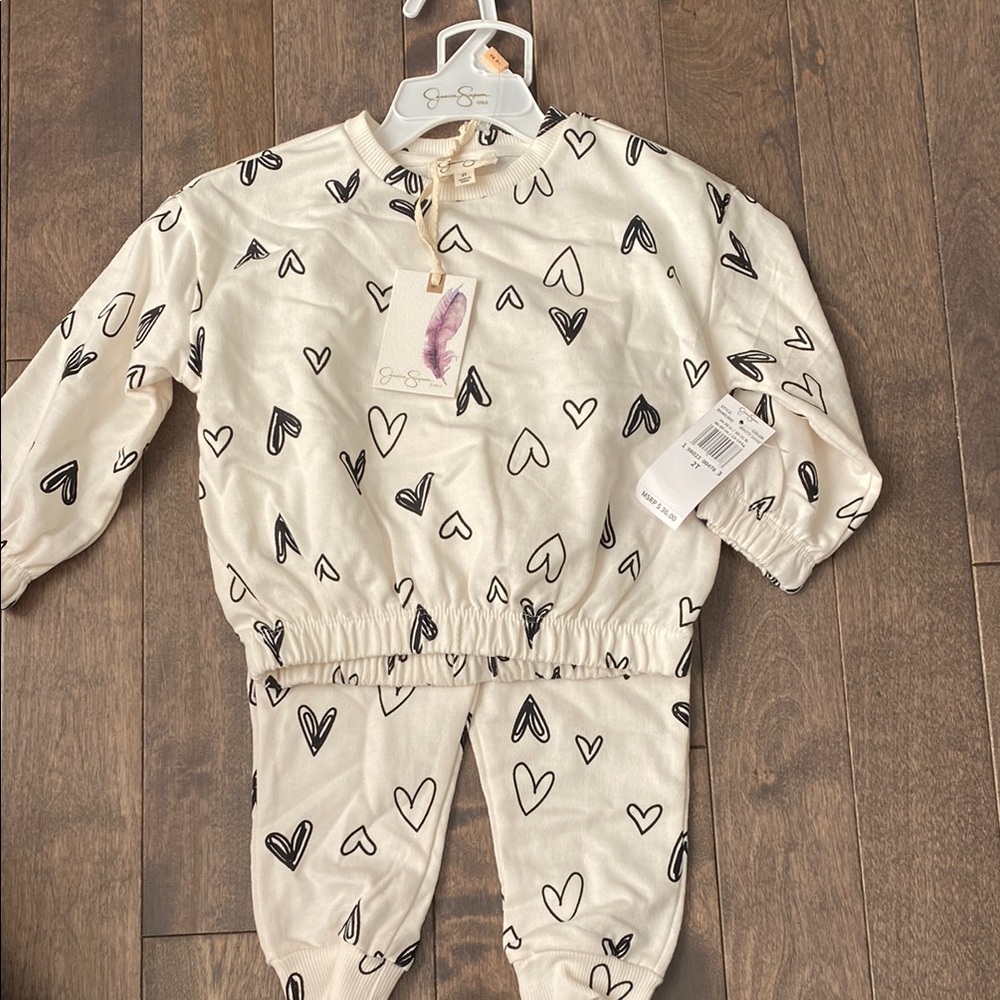 JESSICA SIMPSON Baby Heart Print Sweatsuit